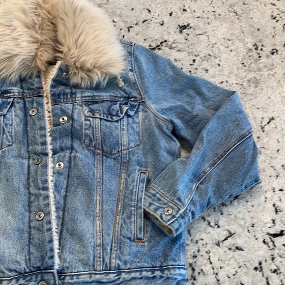 Abercrombie & Fitch Woman’s distressed Jean Jacket L - Picture 3 of 10